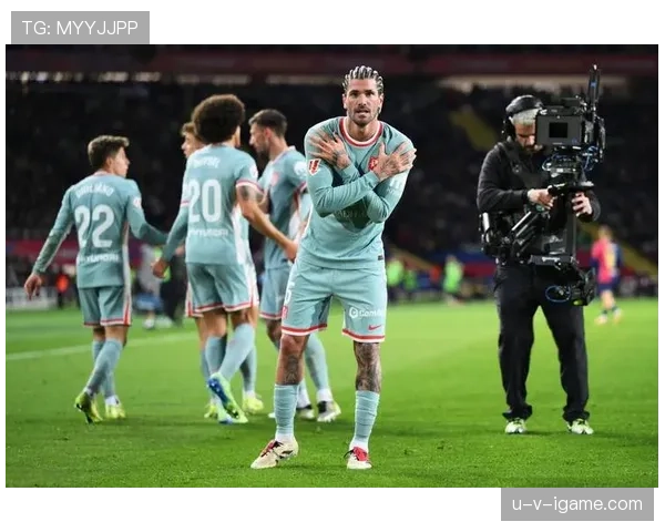 西甲转会市场再掀波澜，巨星转会引发球队战略大调整